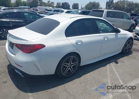 2022 Mercedes-Benz C 300 Sedan z USA, uszkodzony, nr VIN W1KAF4GB5NR036745